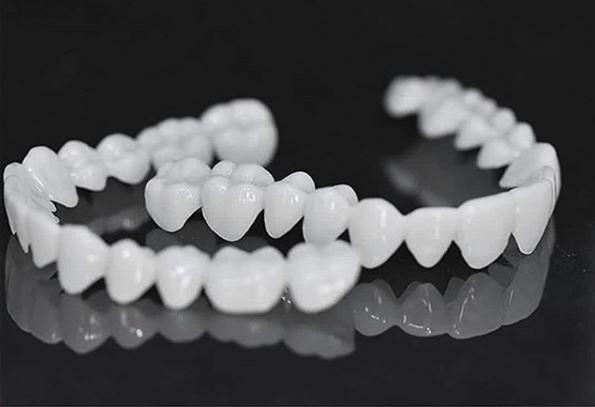 Perfect Smile™ - Dentes brancos superior + inferior - Mania das CoisasPerfect Smile™ - Dentes brancos superior + inferiorMania das Coisas